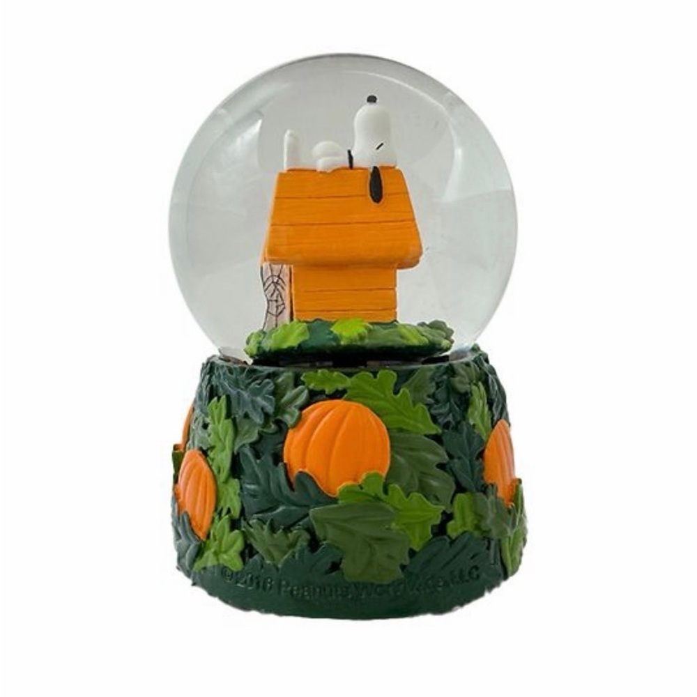Peanuts Snoopy Halloween Waterglobe - Picture 3 of 3